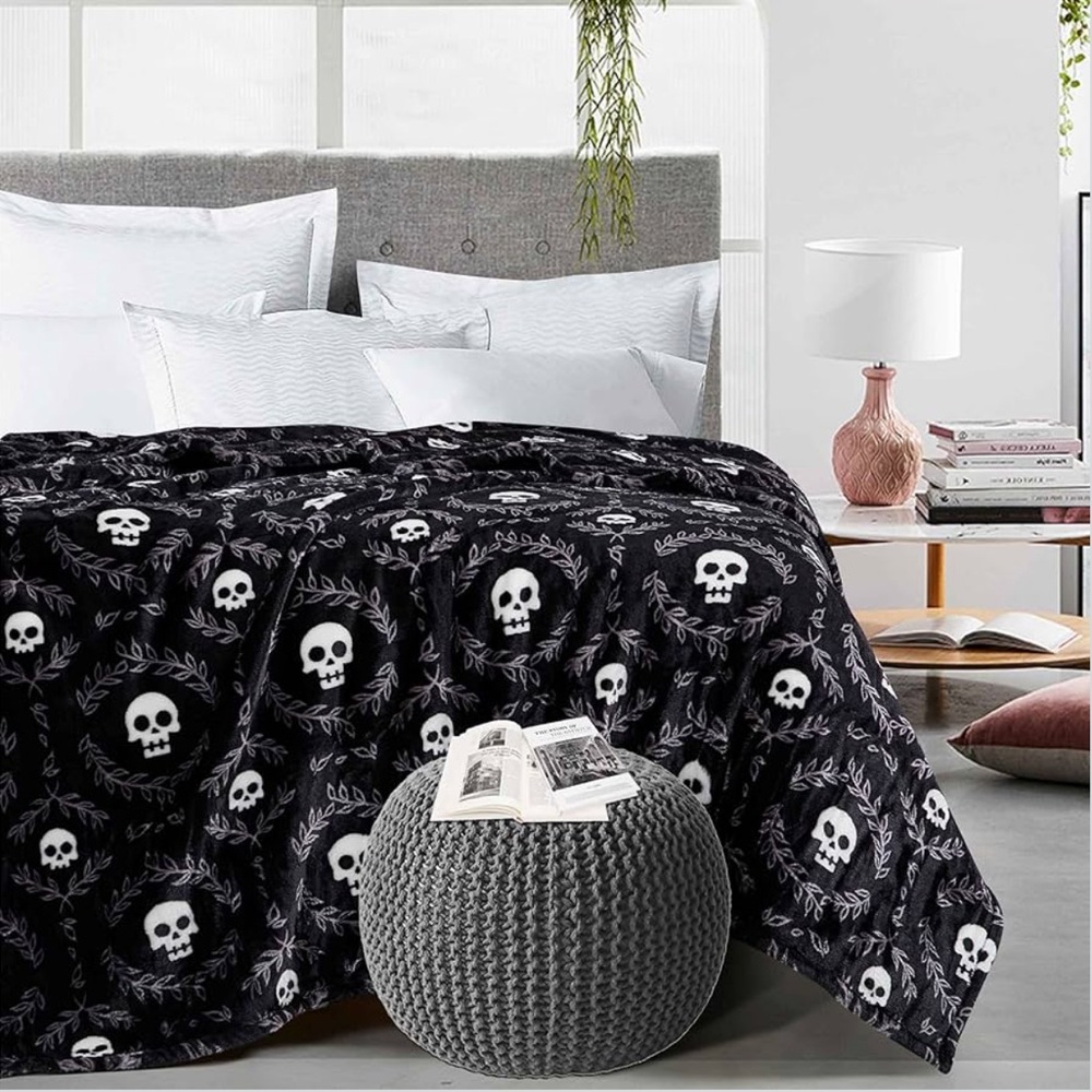 Thesis Velvet Fleece Throw Skull With Leaves Pattern- 50”x70”